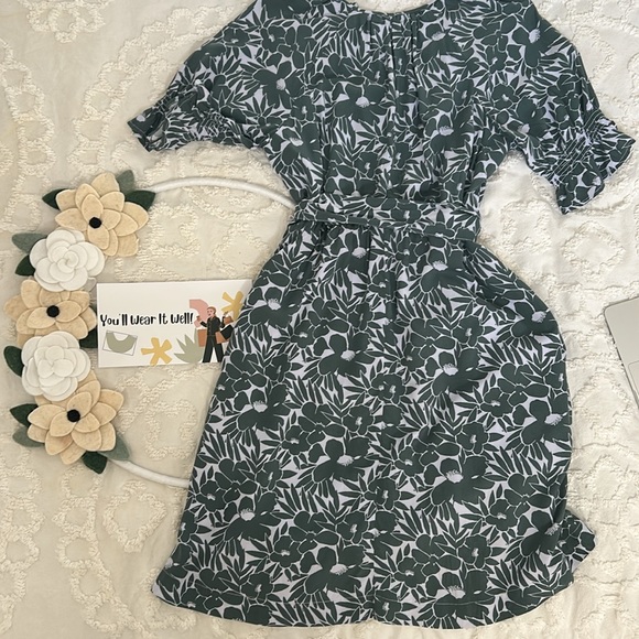 Sage  green and white belted fit-and-flare dress from the GAP. Size small. - Picture 7 of 7